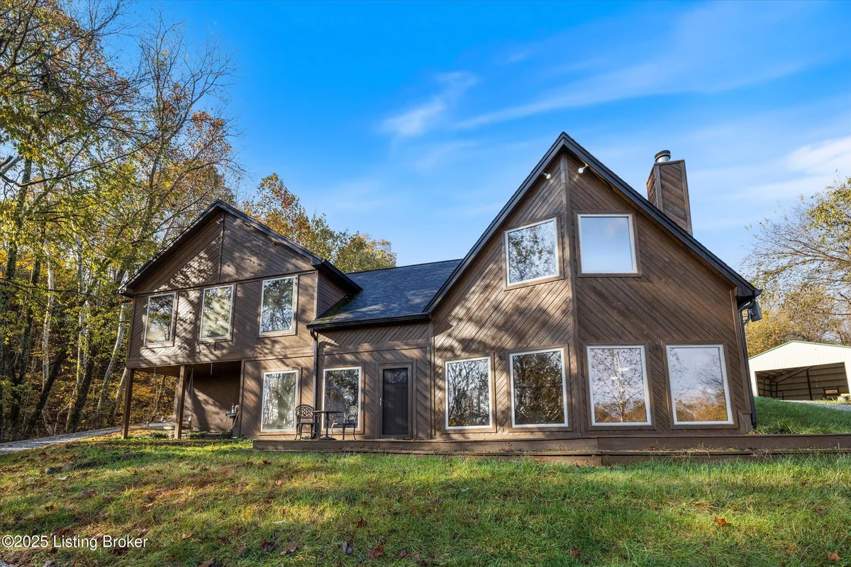 2392 Holt Ridge Rd - Main photo