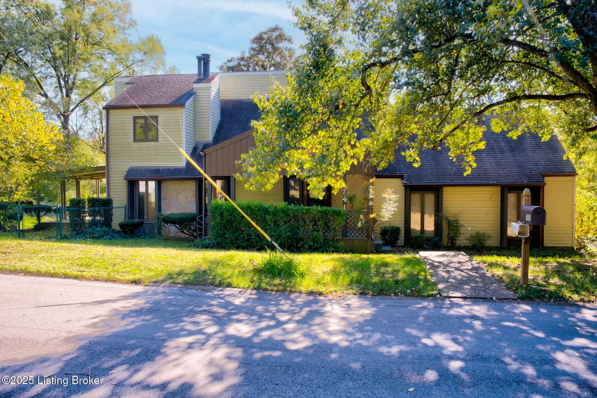 741 Middle Way - Main photo