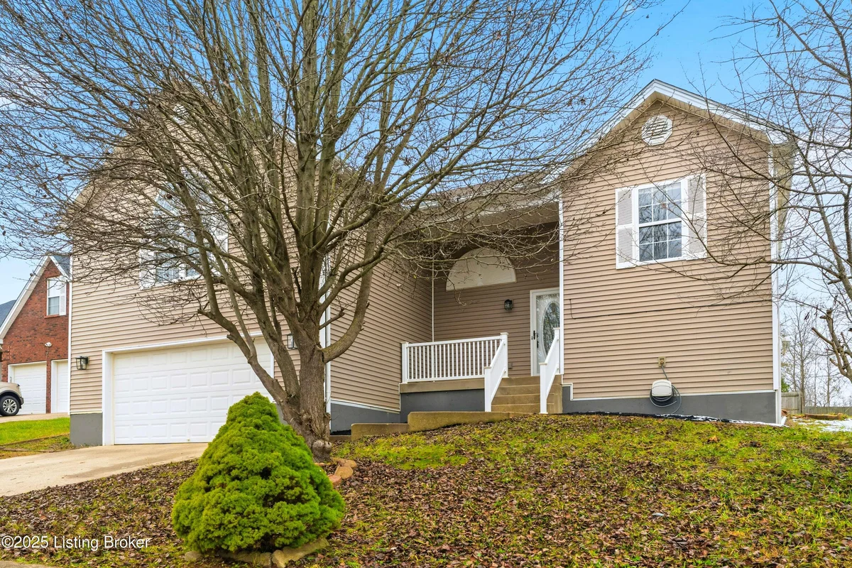 219 Meadowlake Dr - Main photo