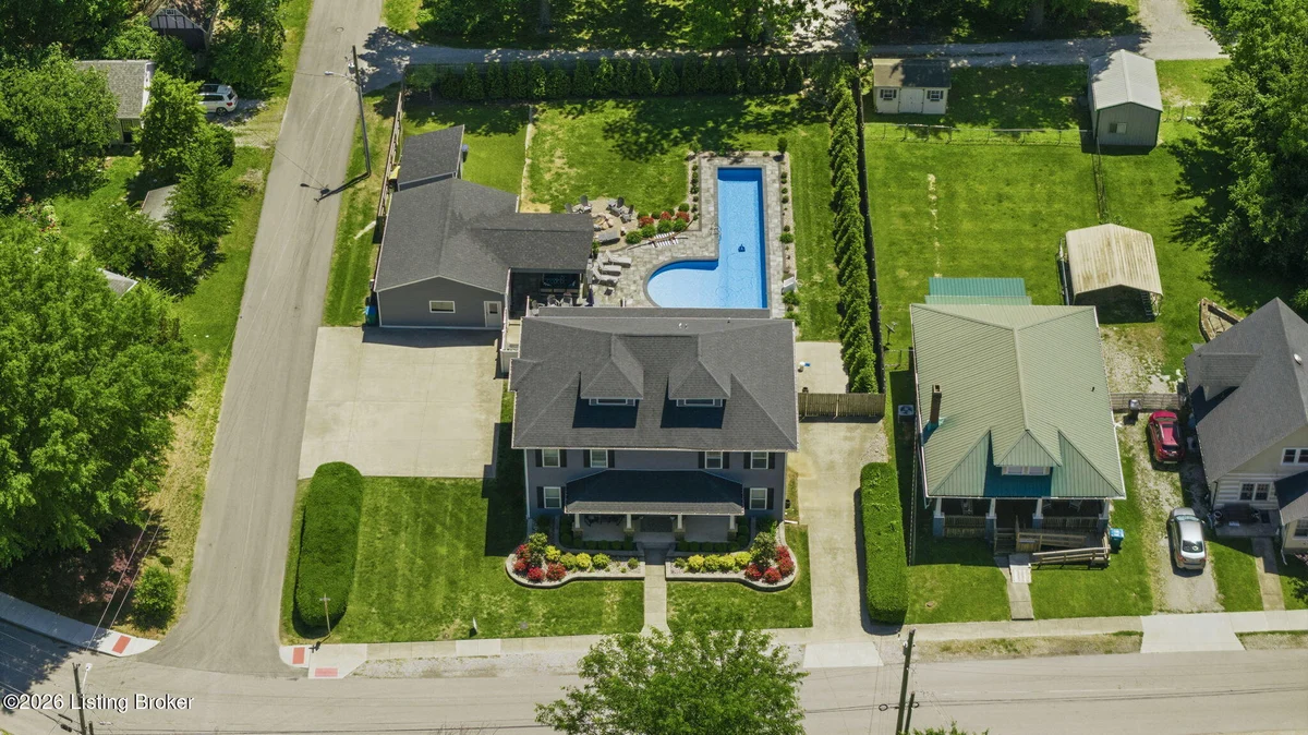 402 Park Ave - Main photo