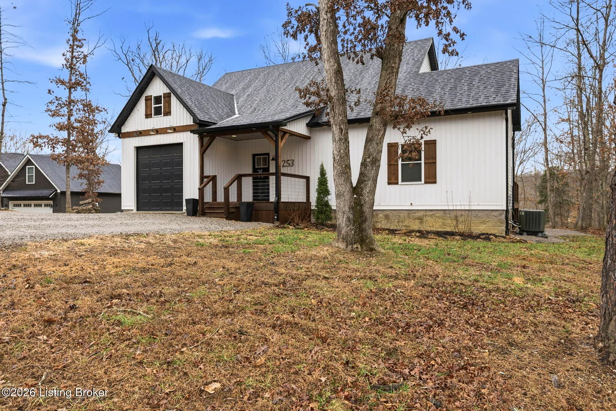 253 Moutardier Bay Dr - Main photo