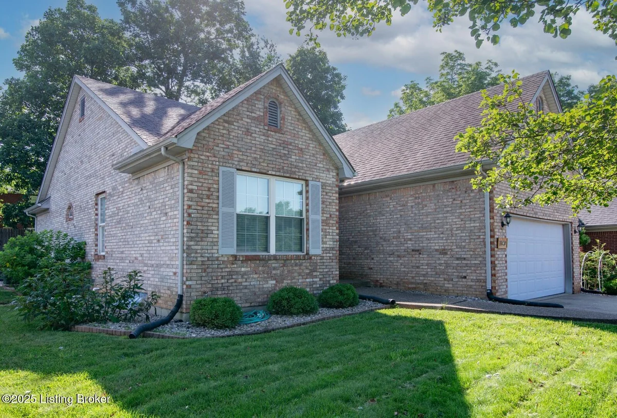 1144 Oak St - Main photo