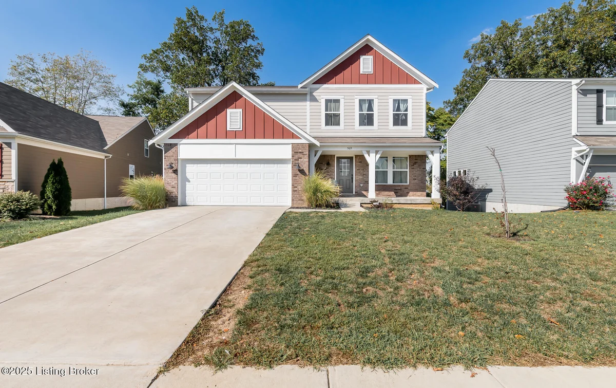 569 Williamsburg Dr - Main photo