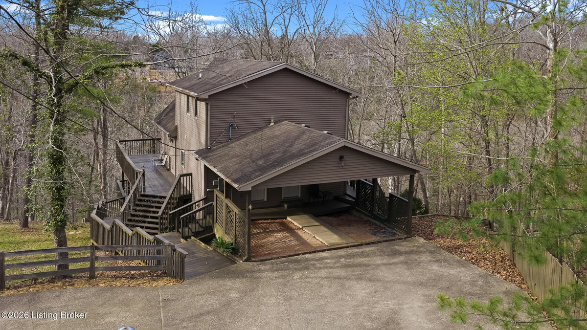 122 Pineland Ln - Main photo