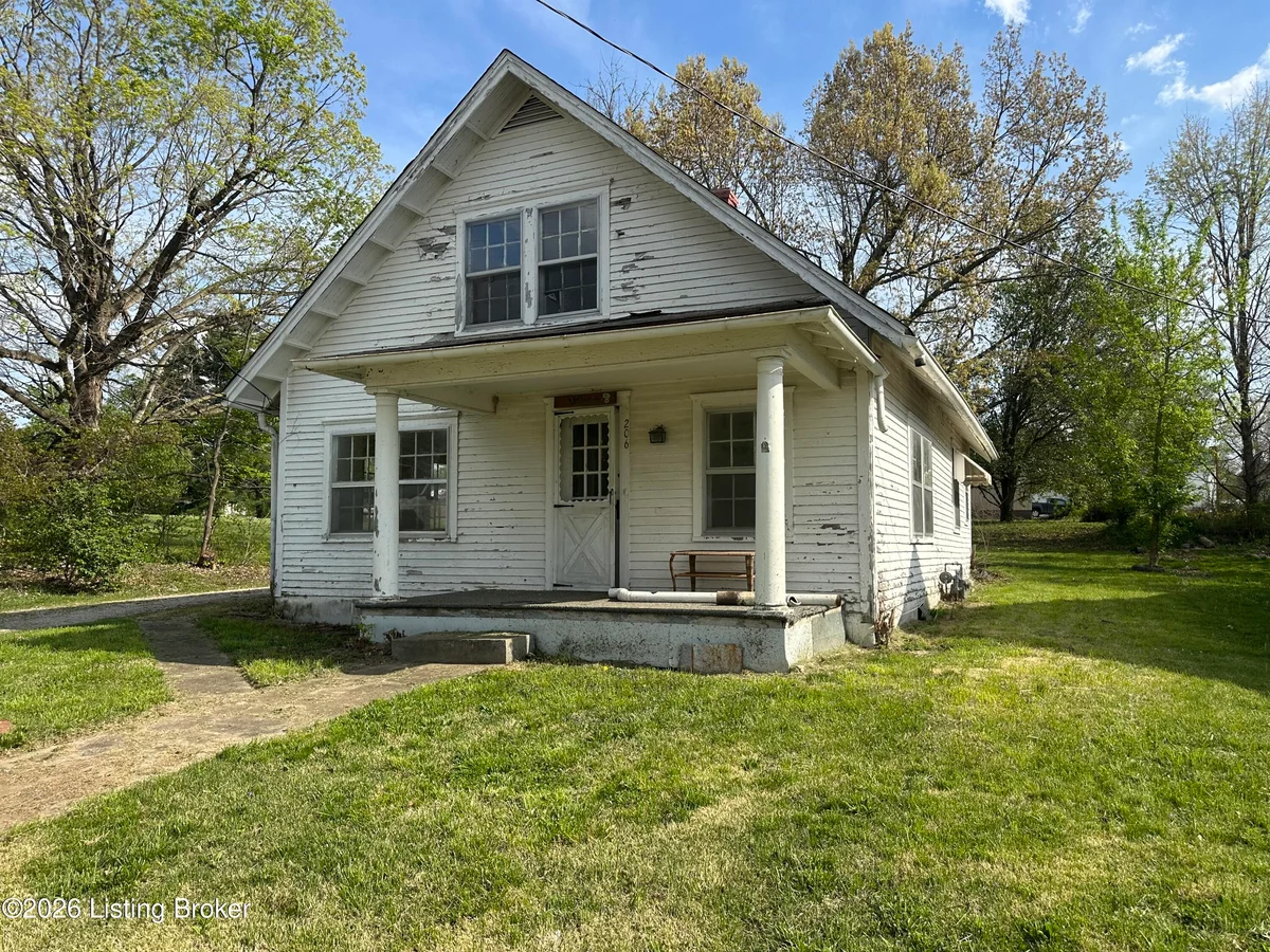 206 E 2nd St - Main photo