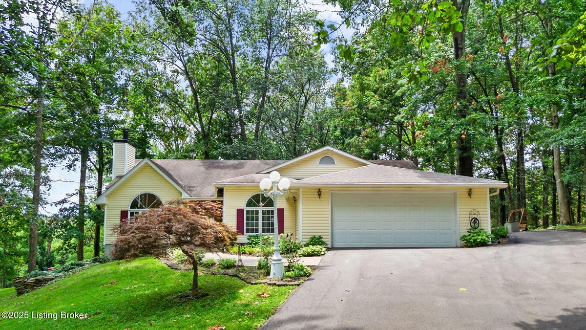 101 Five Oaks Dr - Main photo