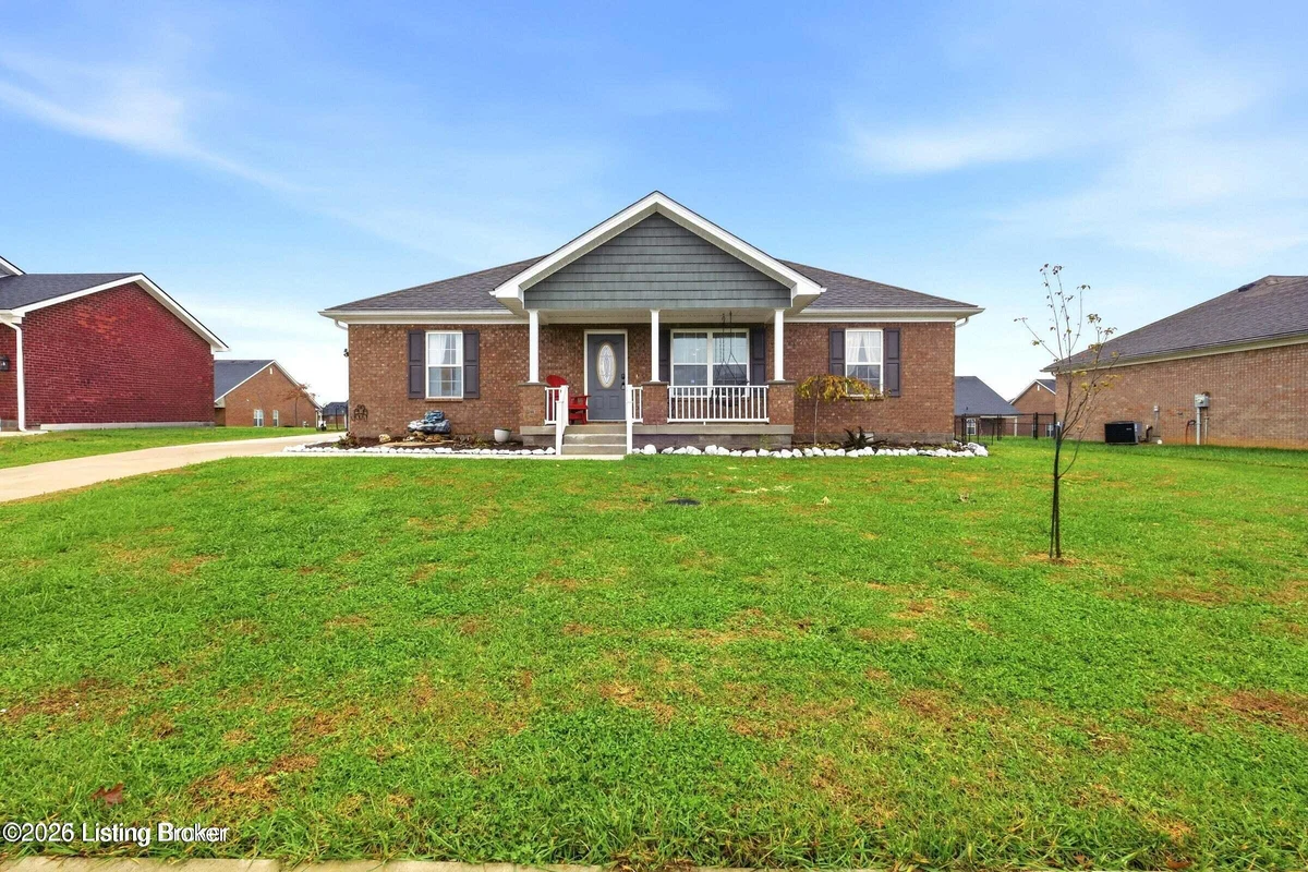 310 Oak Hill Ct - Main photo
