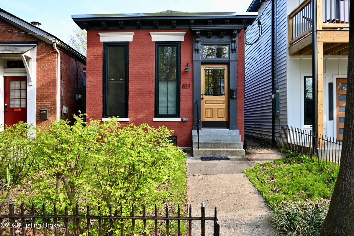 821 E Chestnut St - Main photo