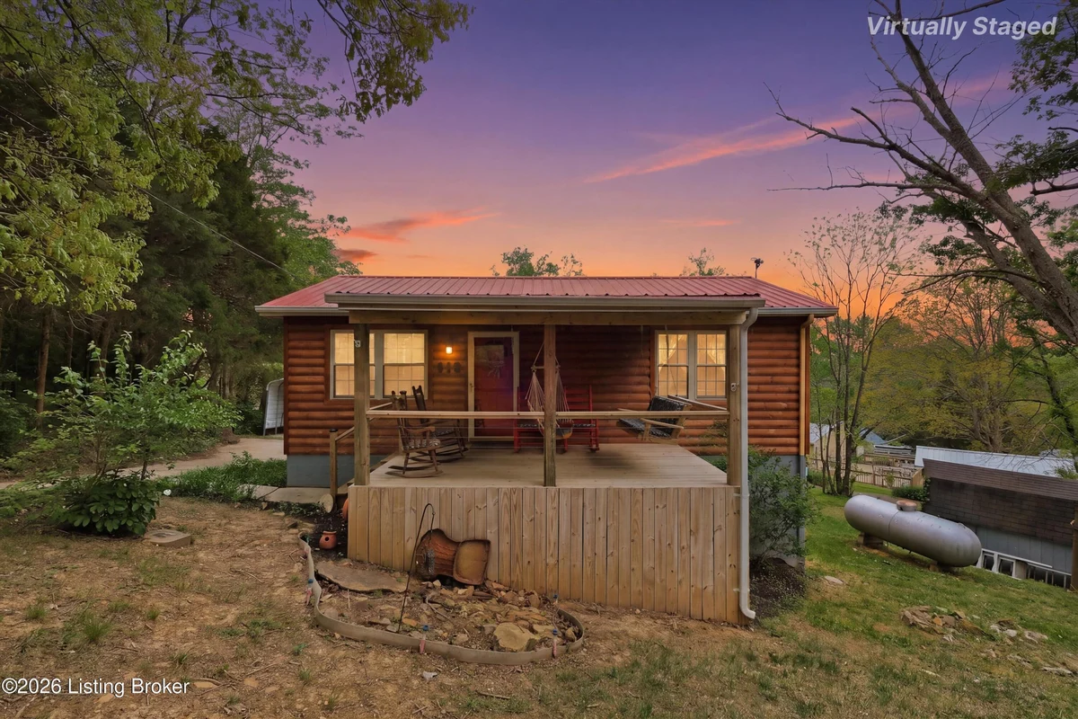 812 Ridgecrest Dr - Main photo
