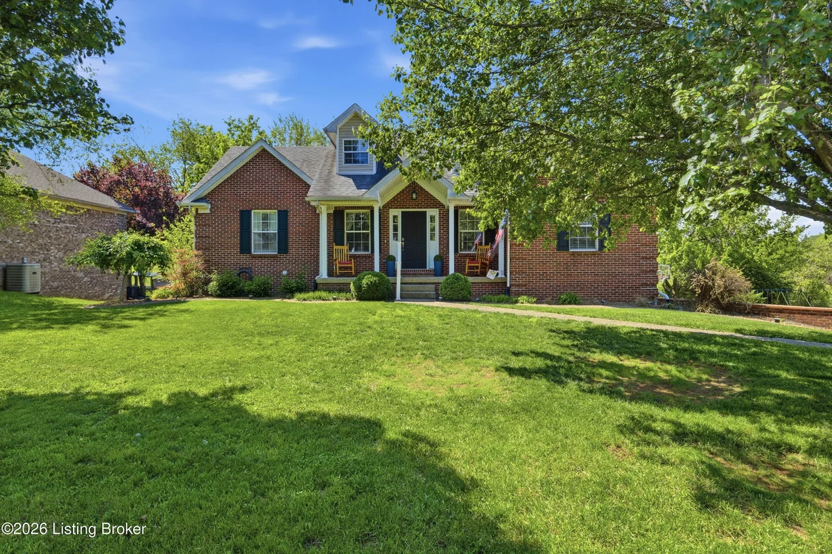 1003 Whispering Oak Dr - Main photo