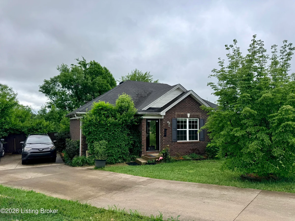 104 Adams Ct - Main photo