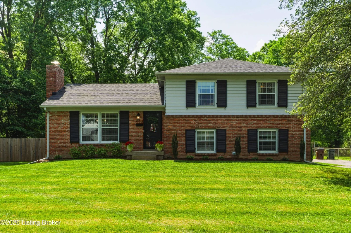 402 Leyton Ave - Main photo
