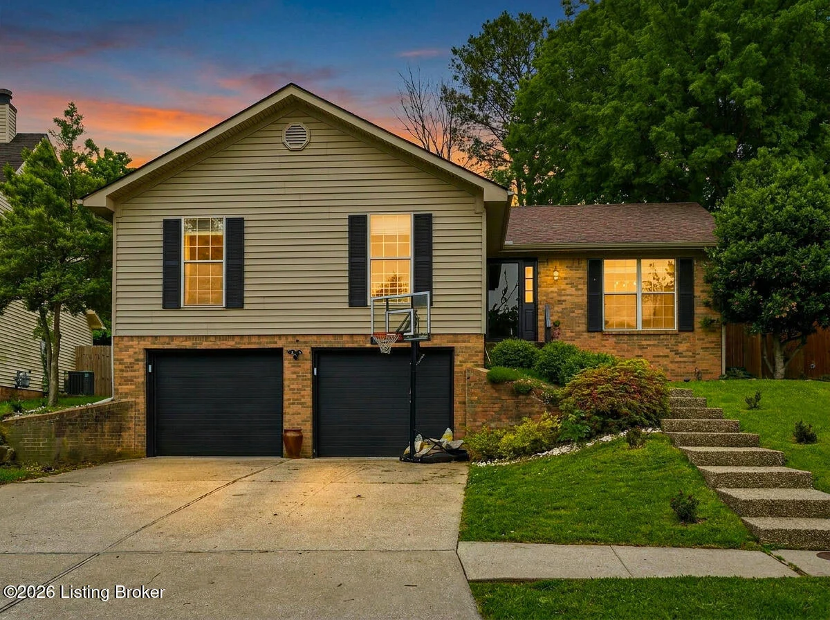 240 Rolling Ridge Way - Main photo