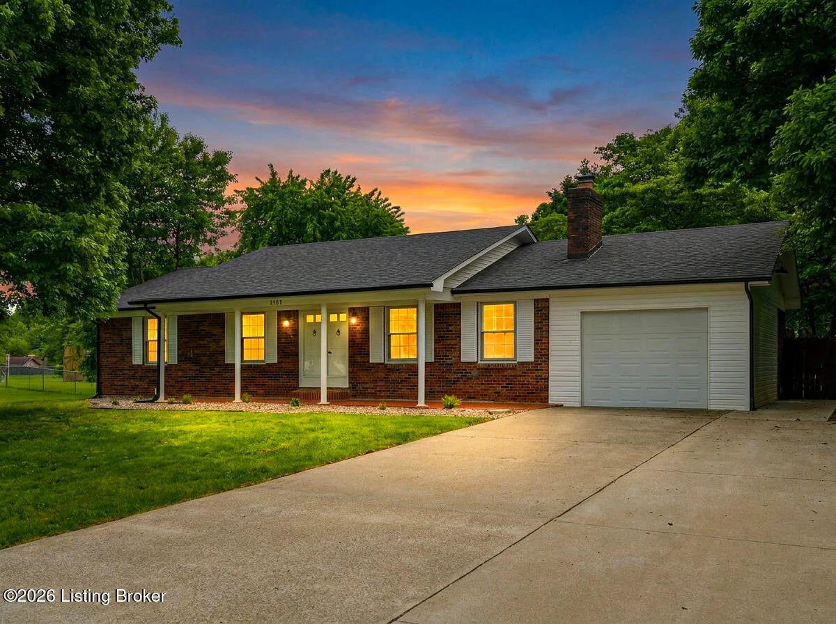 2707 Oakwood Dr - Main photo