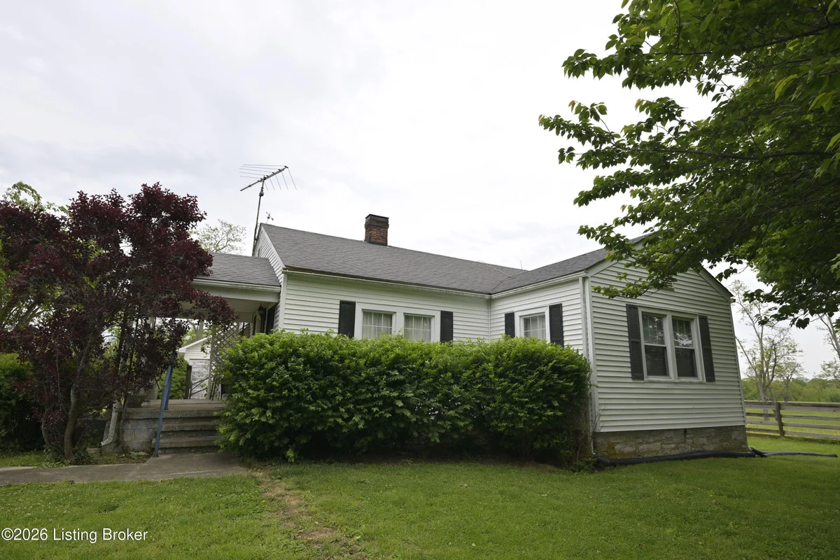 921 Hieatt Ln - Main photo