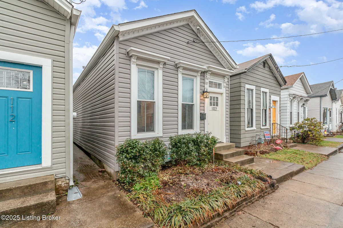 1122 E Burnett Ave - Main photo