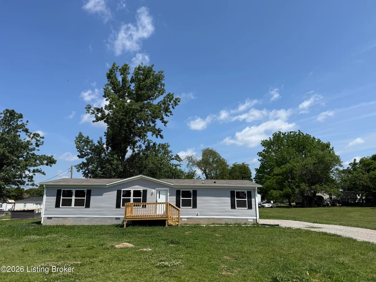 615 W High St - Main photo