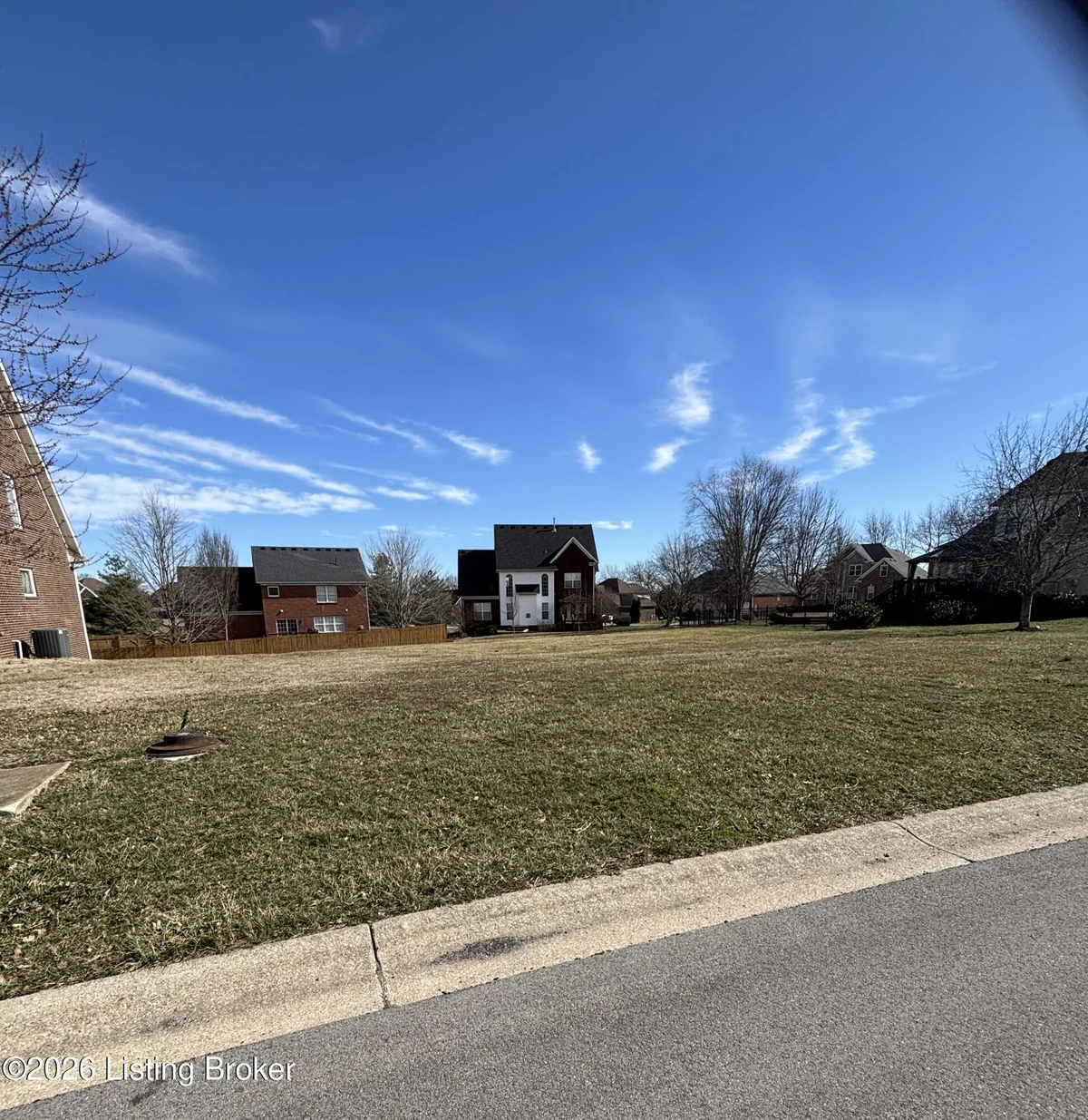 695 Ashbourne Dr - Main photo
