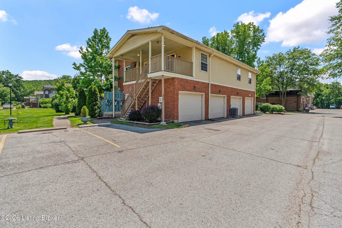 3008 Treeview Ct - Main photo