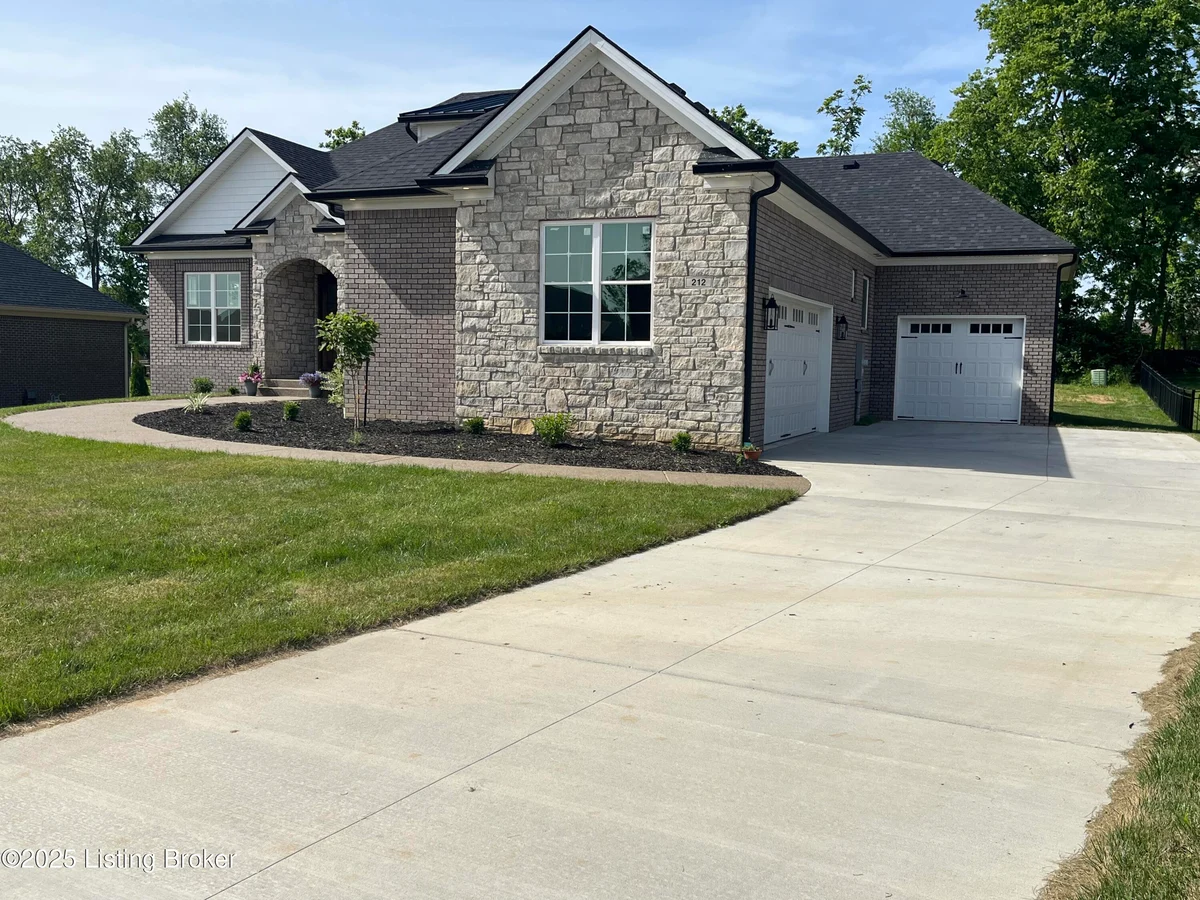 212 Cherokee Dr - Main photo