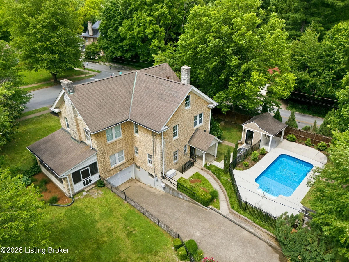 1226 Summit Ave - Main photo