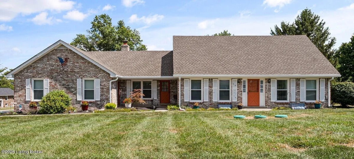 151 Winding Way - Main photo