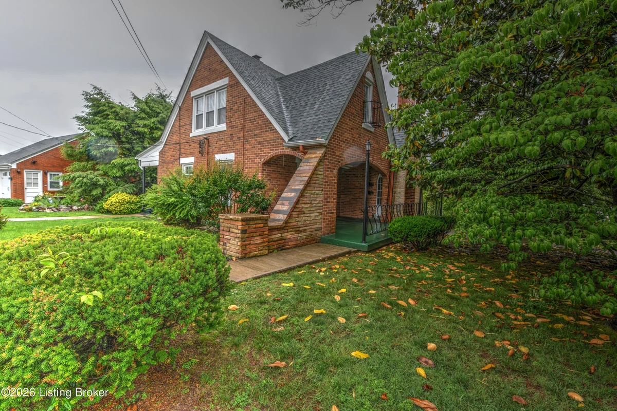126 Crawford Ave - Main photo