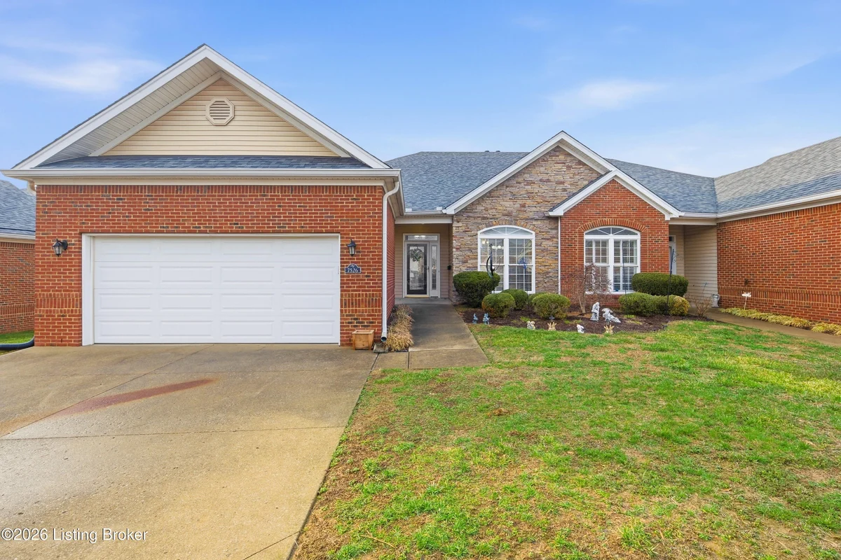 7526 Autumn Pointe Dr - Main photo